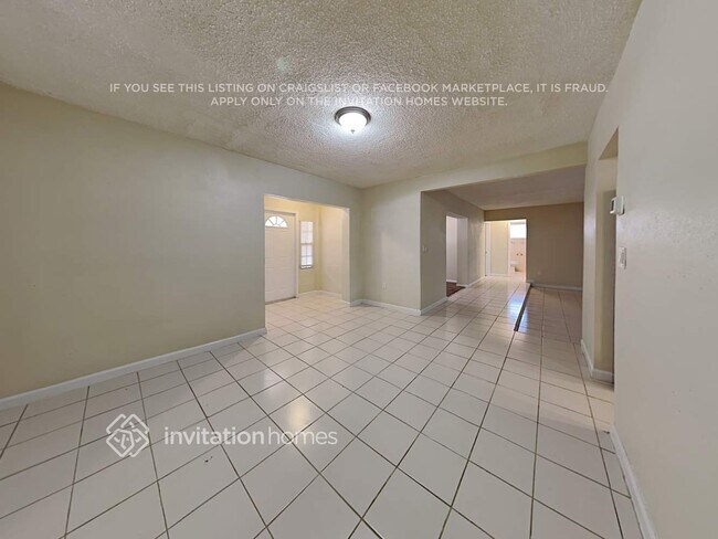 Building Photo - 3820 S Lake Terrace