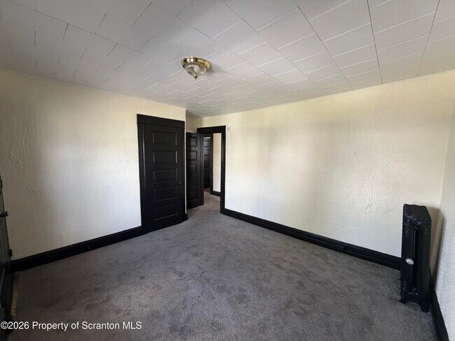 Building Photo - 610 Moosic St