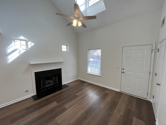 Building Photo - MOVE IN READY! 2380 Keenland Court Cumming...