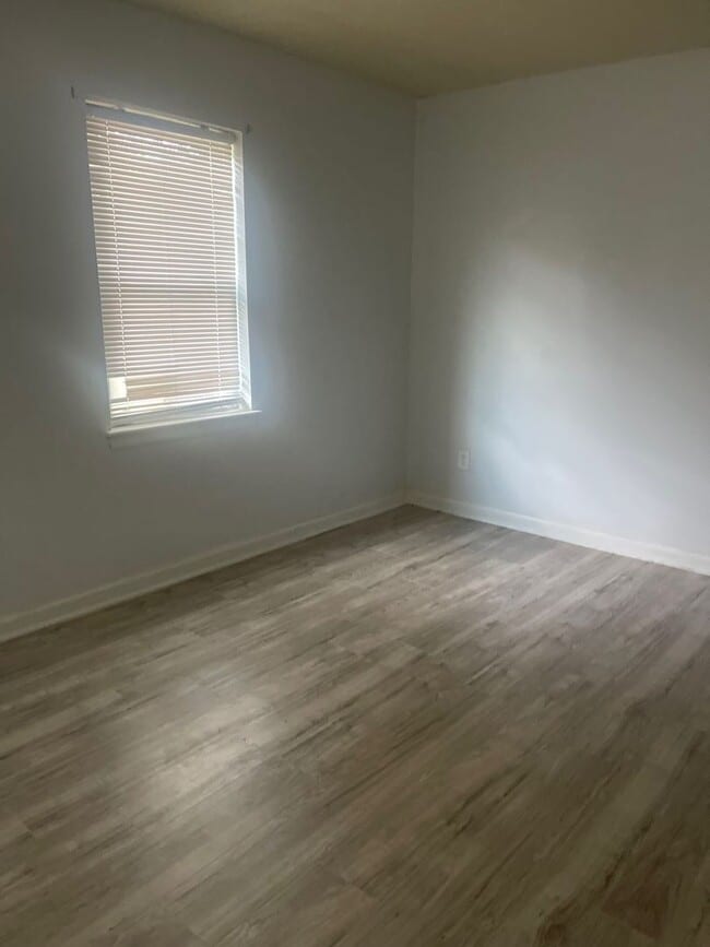 Foto del edificio - 1402 W Whitney Avenue