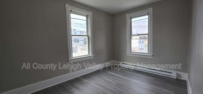 Foto del edificio - 525 N Plum St