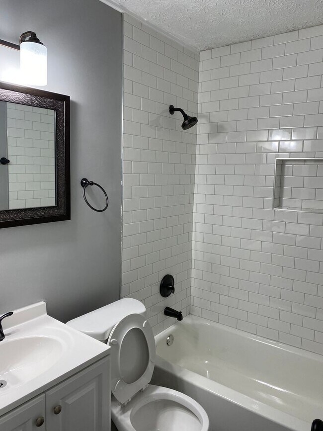 Foto del edificio - Two Bedroom Barnyard Style Home for Rent! ...