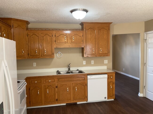 Building Photo - 4021 New Grange Cir