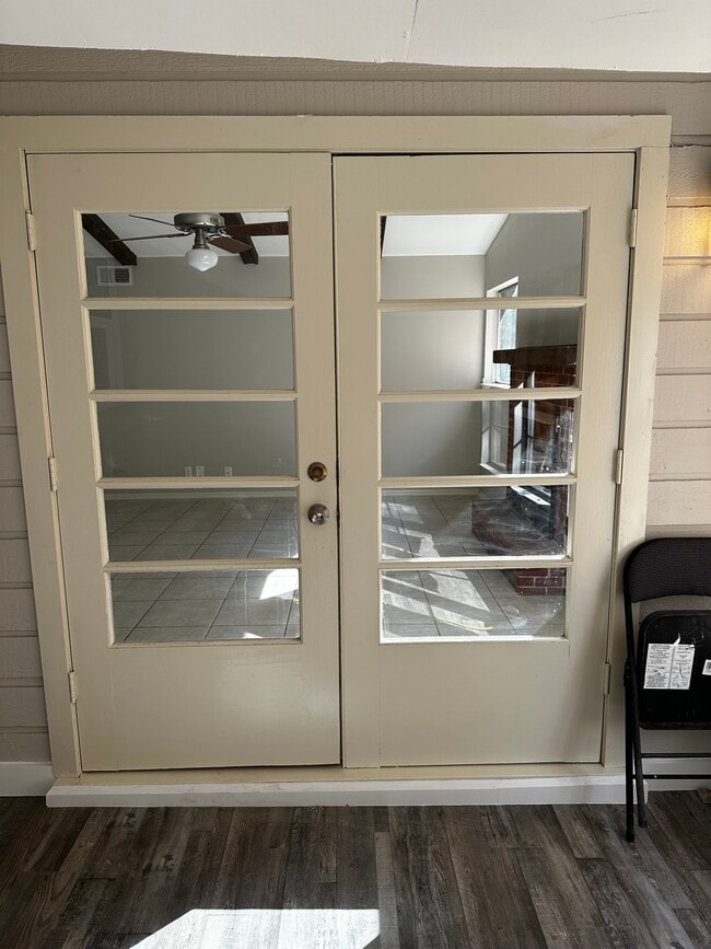 Building Photo - 2404 Parker Ln