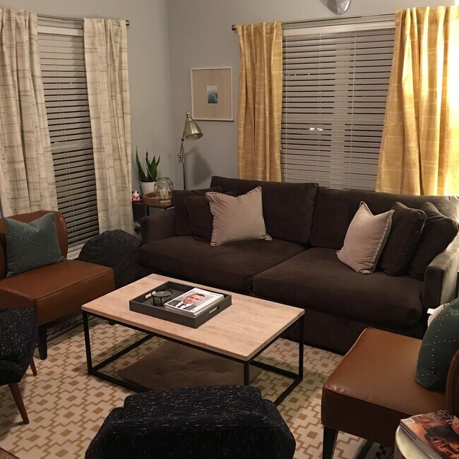 Foto del edificio - 2625 E 5th St