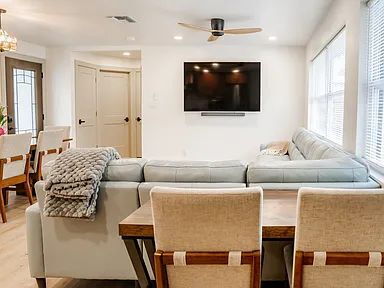Foto del edificio - Cozy Updated Home Near Beaches, Shops & BayCare Ballpark