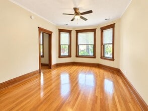 Building Photo - 3855 W Wrightwood Ave