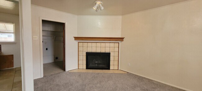 Foto del edificio - HOME IN CLOVIS CONVIENT TO PLAINS REGIONAL...