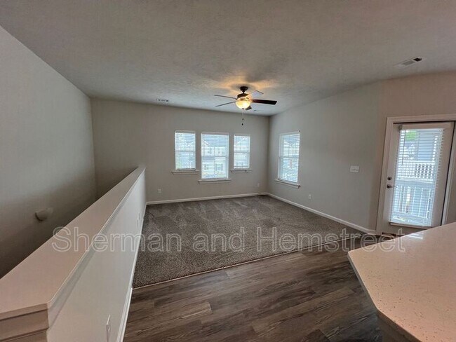 Foto del edificio - 7009 Hummingbird Dr