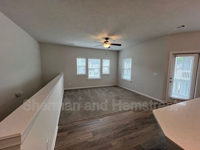 Building Photo - 7009 Hummingbird Dr