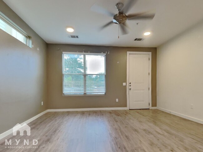 Foto del edificio - 7805 Cooper Ln