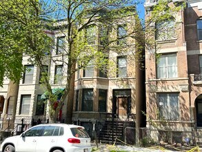 Building Photo - 1326 N Claremont Ave