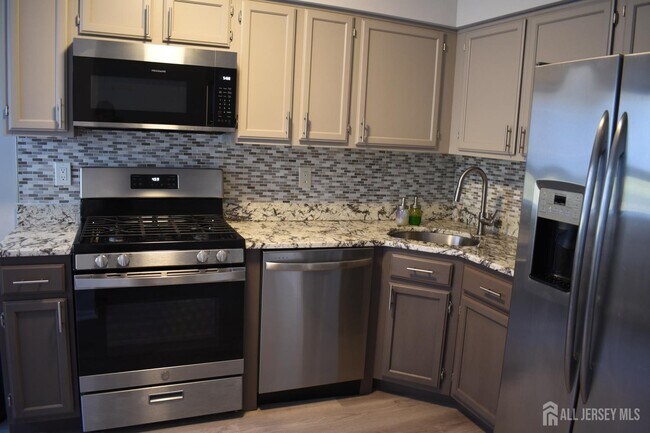 Foto del edificio - 3713 Birchwood Ct