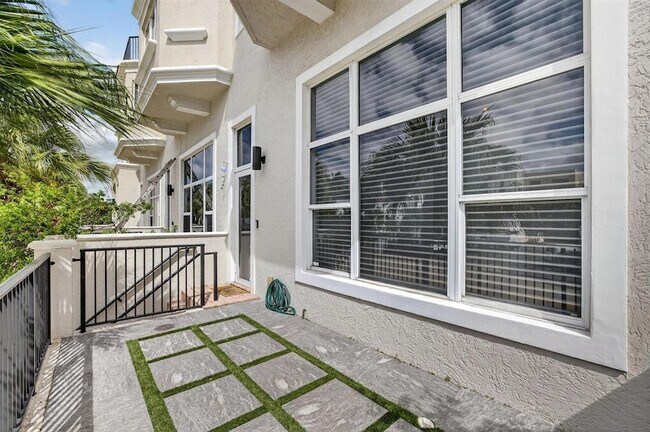 Foto del edificio - 508 N Birch Rd