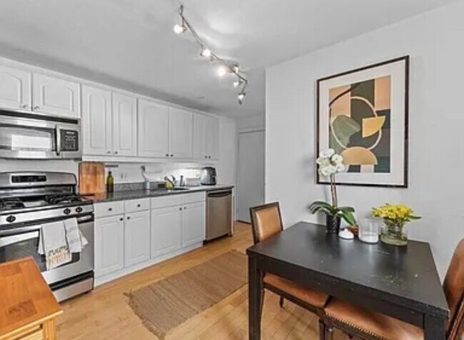 Building Photo - 148 W 3rd St