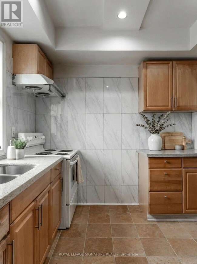 Building Photo - 6 Trueman St