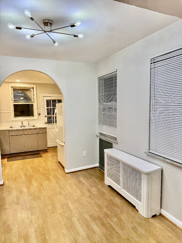 Foto del edificio - 2628 E Somerset St