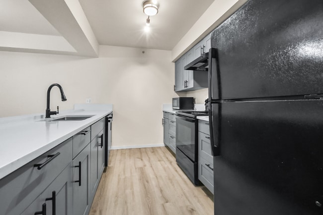 Foto del edificio - 12040 Bridgeport Way SW