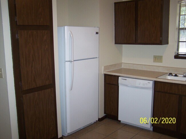 Building Photo - 408 N Oakwood Rd