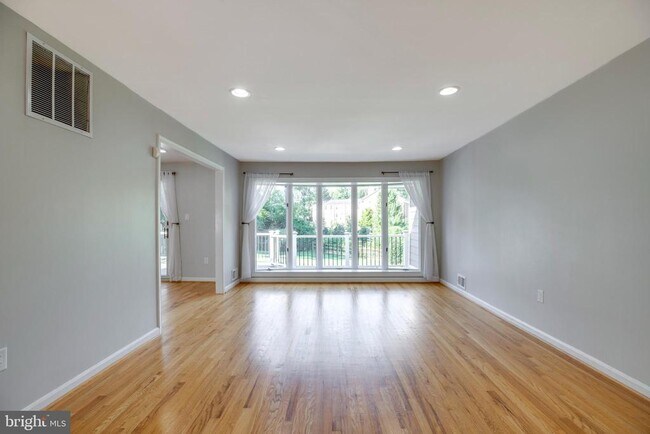 Foto del edificio - 1208 Forestwood Dr