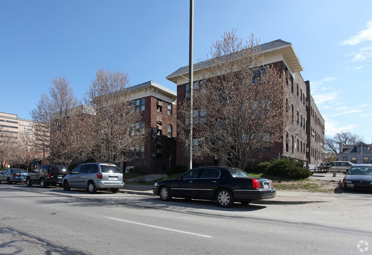 Studios on Broadway 32013207 Broadway Apartments Kansas City, MO