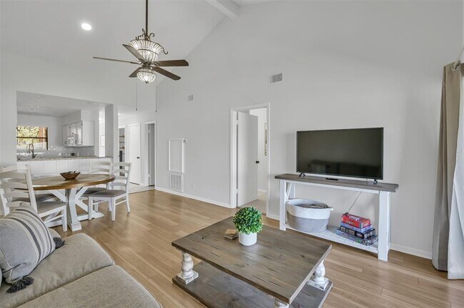 Foto del edificio - 207 Lakeview Terrace