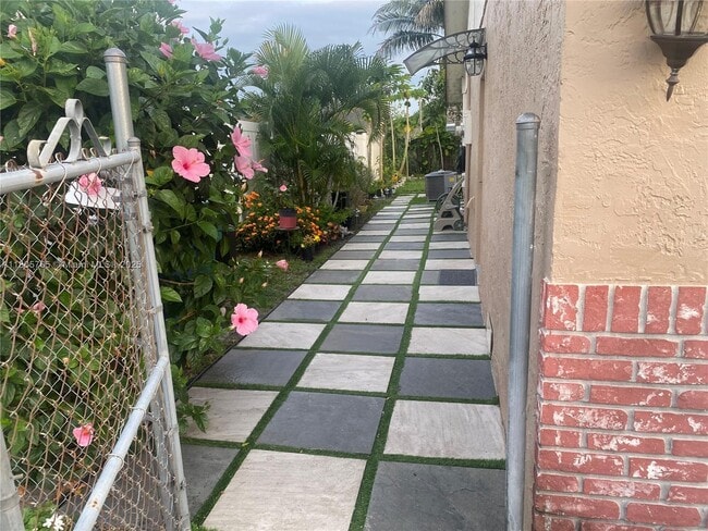Foto del edificio - 8310 NW 47th St