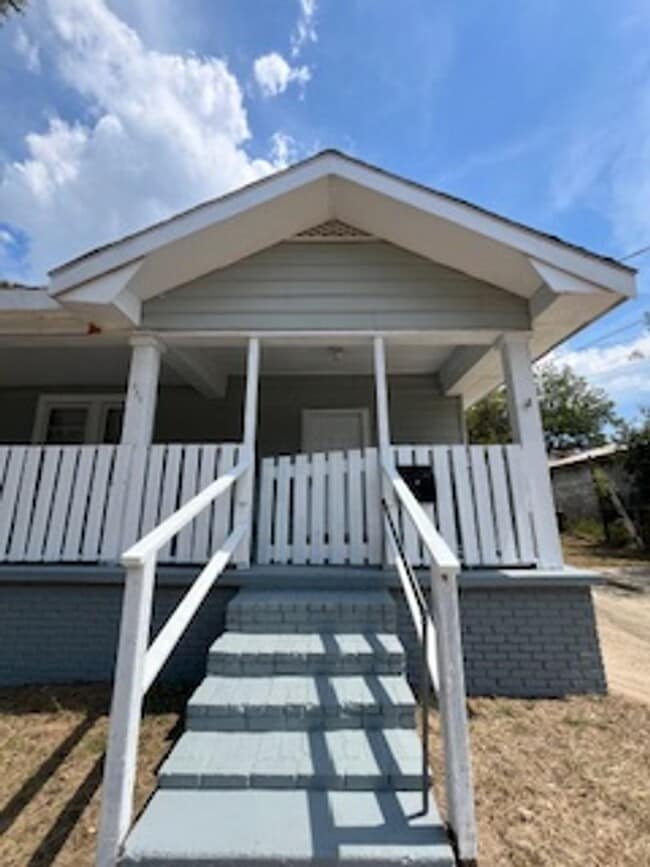 Building Photo - Biloxi 3 Bedroom