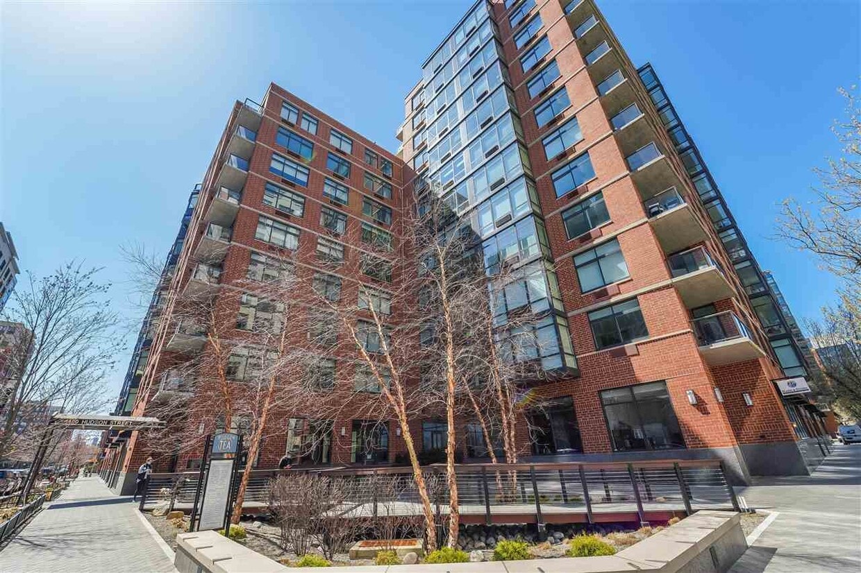 Primary Photo - 1400 Hudson St
