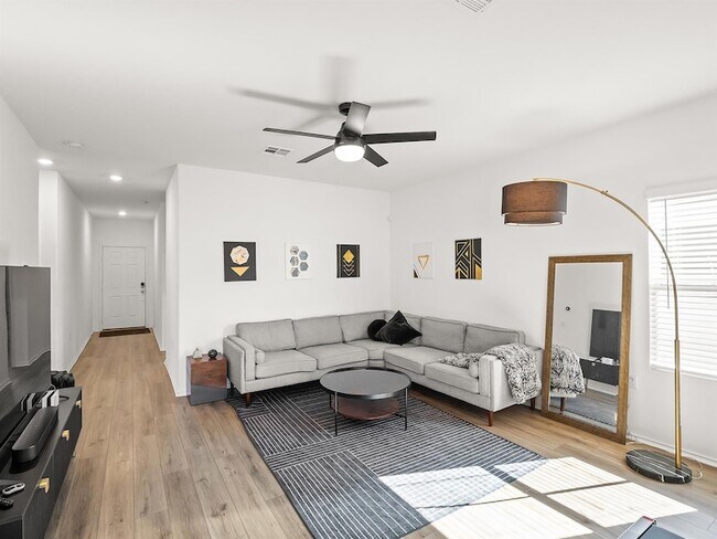 Foto del edificio - 2729 Louris Ln