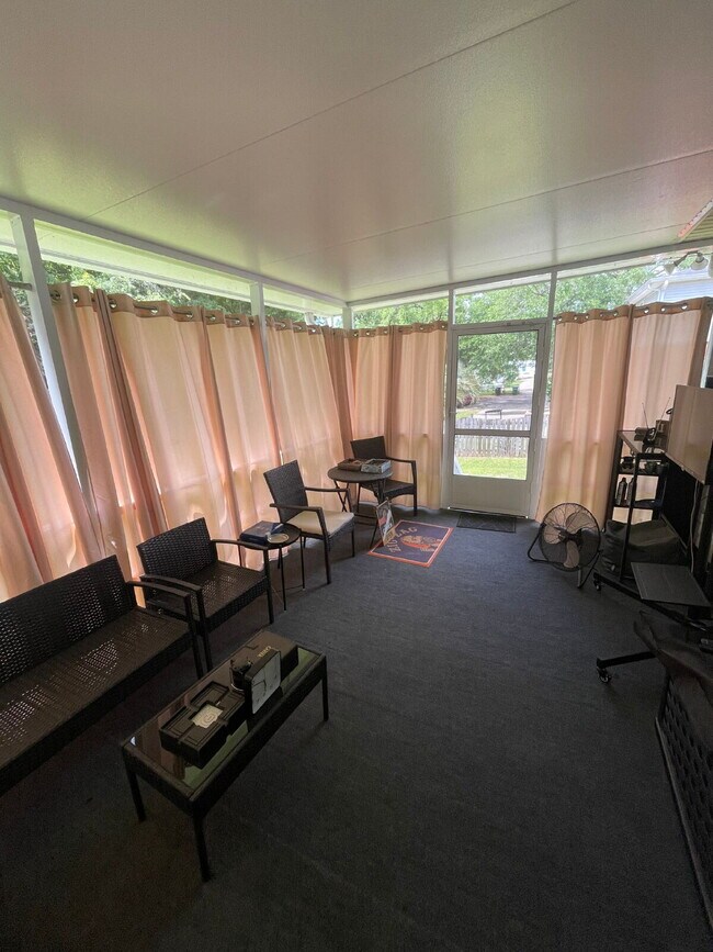 Foto del edificio - Large 3/2 with Fenced in Yard!