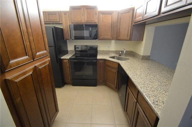 Building Photo - 1613 S Pine Ridge Cir