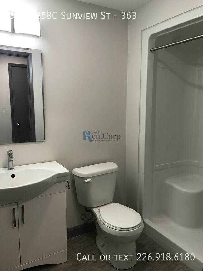 Building Photo - 258C-258C Sunview St