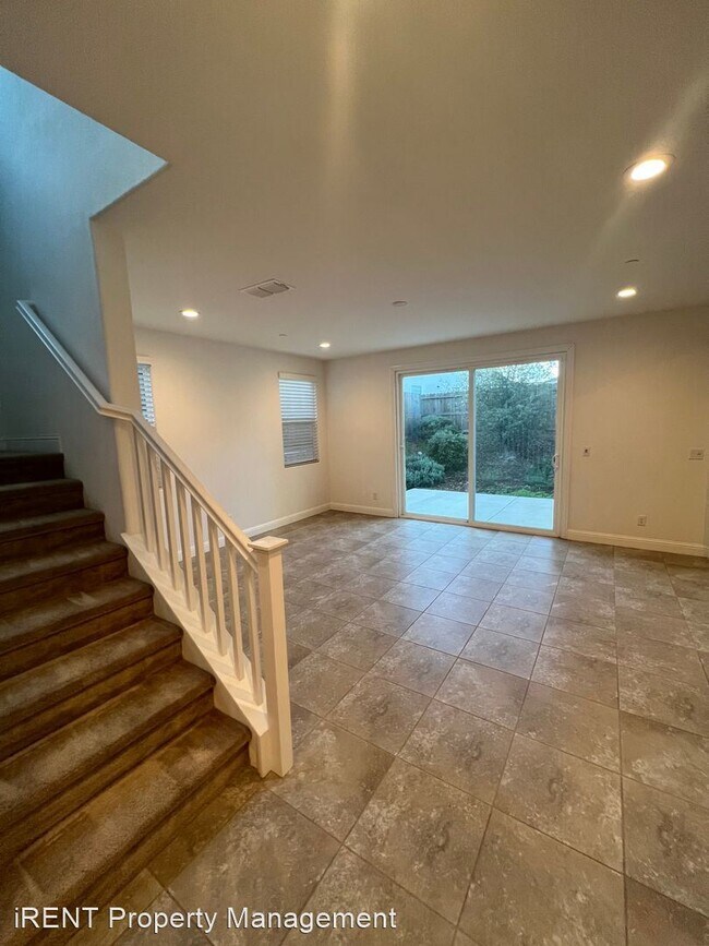 Building Photo - 4 br, 3 bath House - 1512 Peony Lane