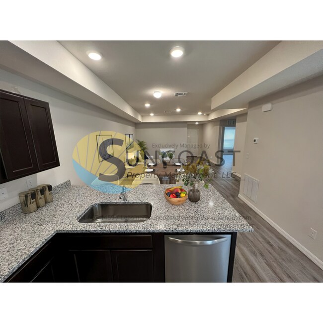 Foto del edificio - Move In Ready! Brand New Duplex in Port Ch...