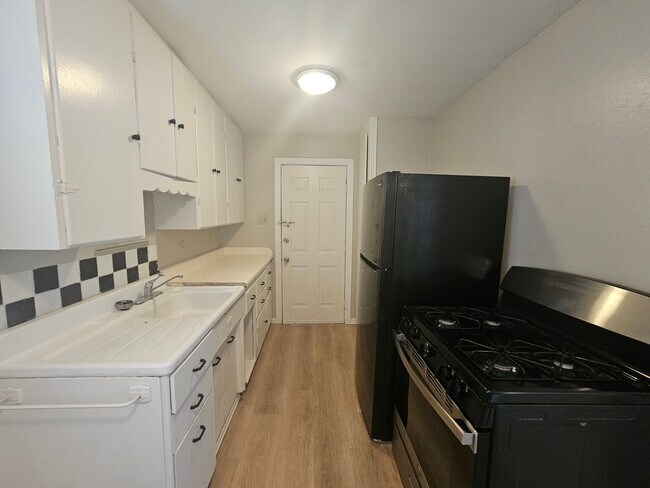 Foto del edificio - Ready for Immediate Move In