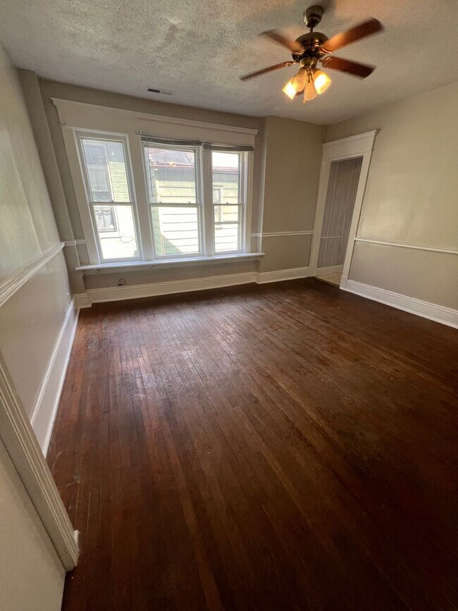 Building Photo - 617 E Main St