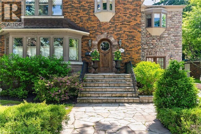 Photo du bâtiment - 74 Oak Knoll Dr