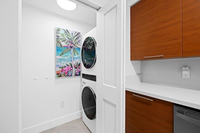 Photo - 350 SE 2nd St Apartment