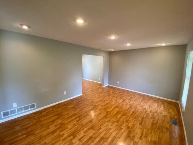 Foto del edificio - 2756 Sawmill Meadows Ave