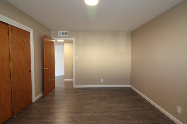 Building Photo - 77 N Ellsworth Ave