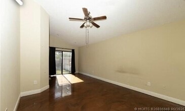 Building Photo - 915 Buttonwood Ave