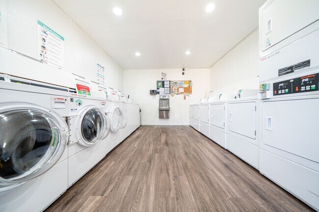 Foto del edificio - 1440 Oak Dr