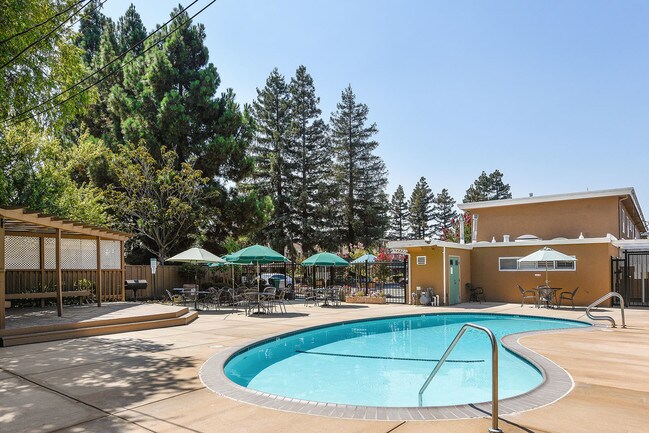 Foto del edificio - Town & Country Apartments