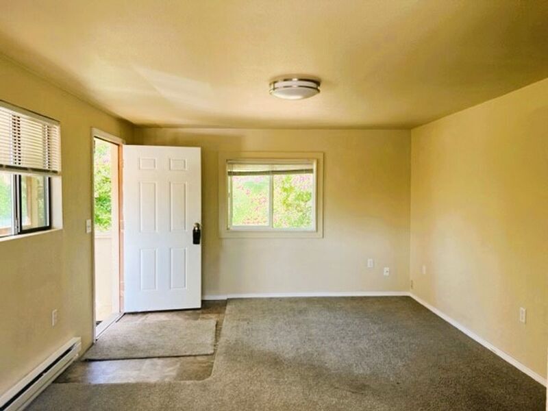 Primary Photo - 2214 Grade Rd