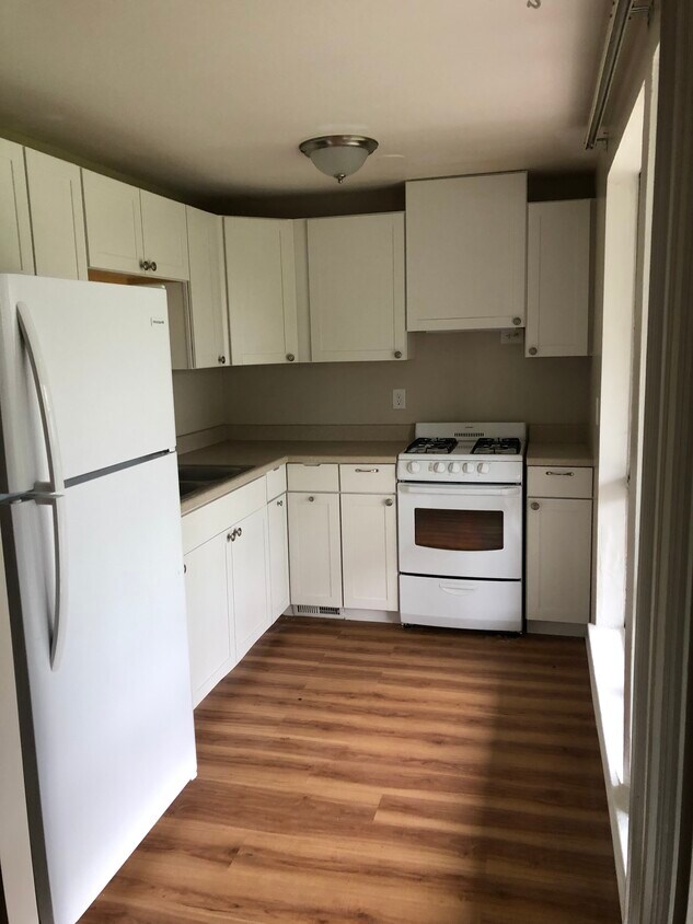 Primary Photo - 135 N Lincolnway St