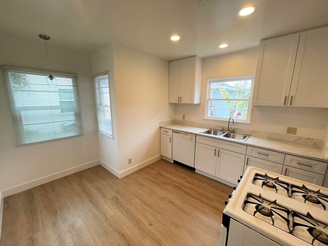 Building Photo - Quaint Ventura Home with Large Yard