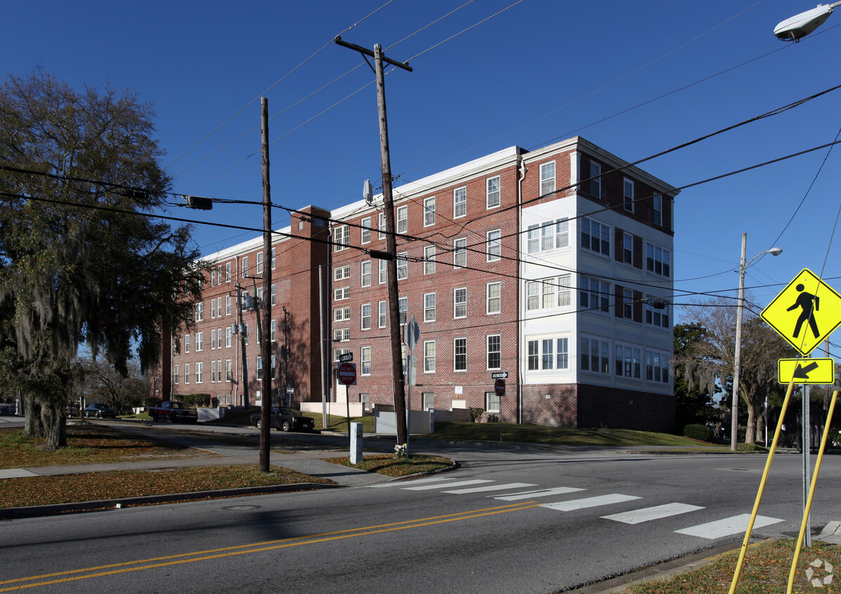 Foto del edificio - James A Walker Apartments