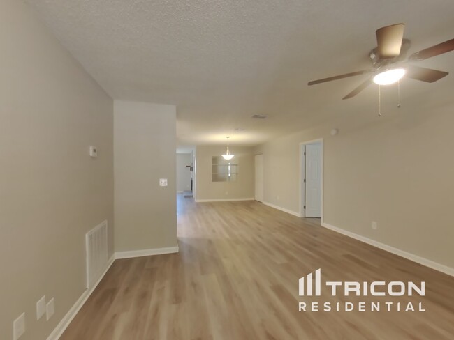 Foto del edificio - 4220 Truman Dr