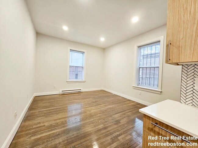 Building Photo - 529 Beacon St